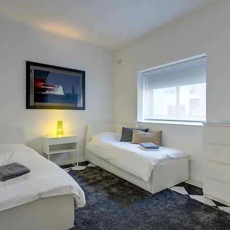 Modern-luxury In Tigne Point W/ Pool, Location Σλιέμα