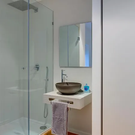 Modern-luxury In Tigne Point W/ Pool, Location Σλιέμα